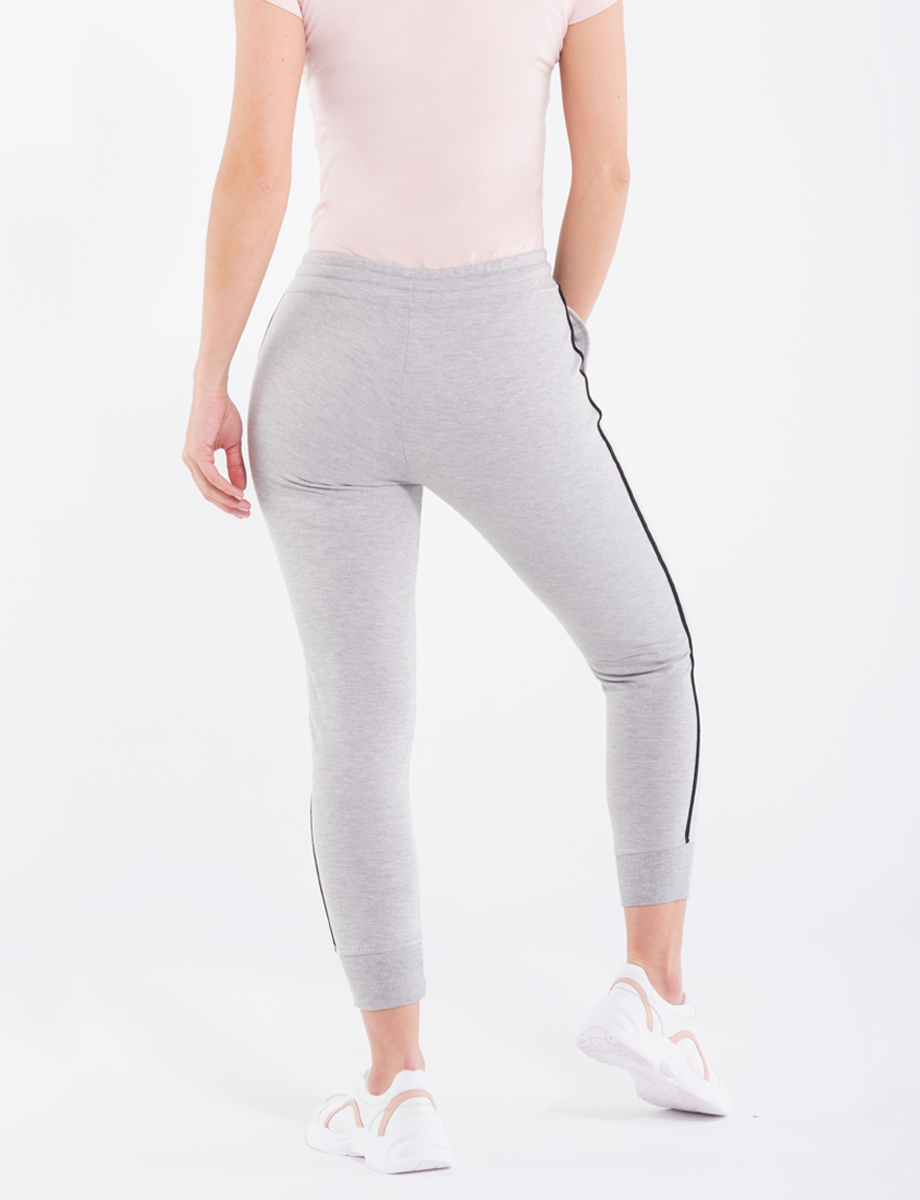 Jogger deportivo gris