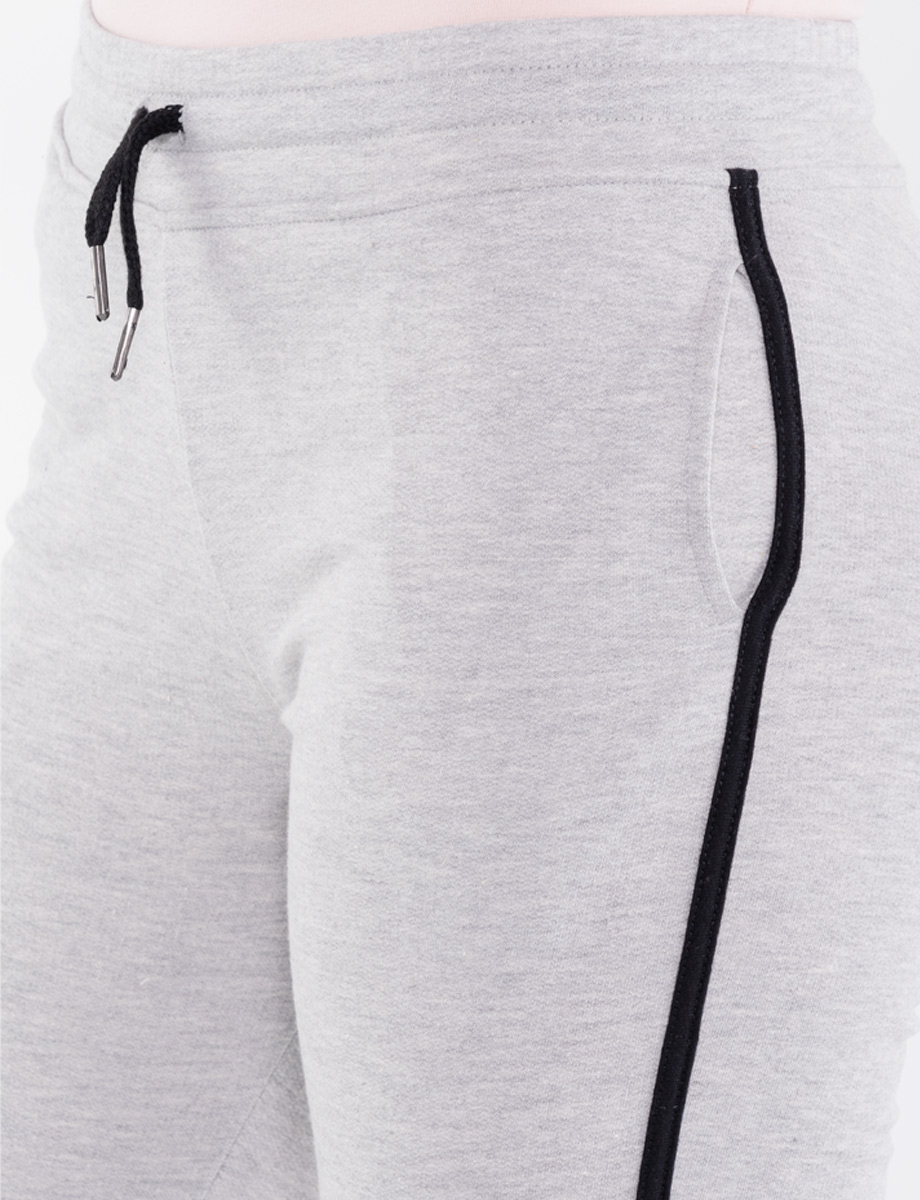 Jogger deportivo gris