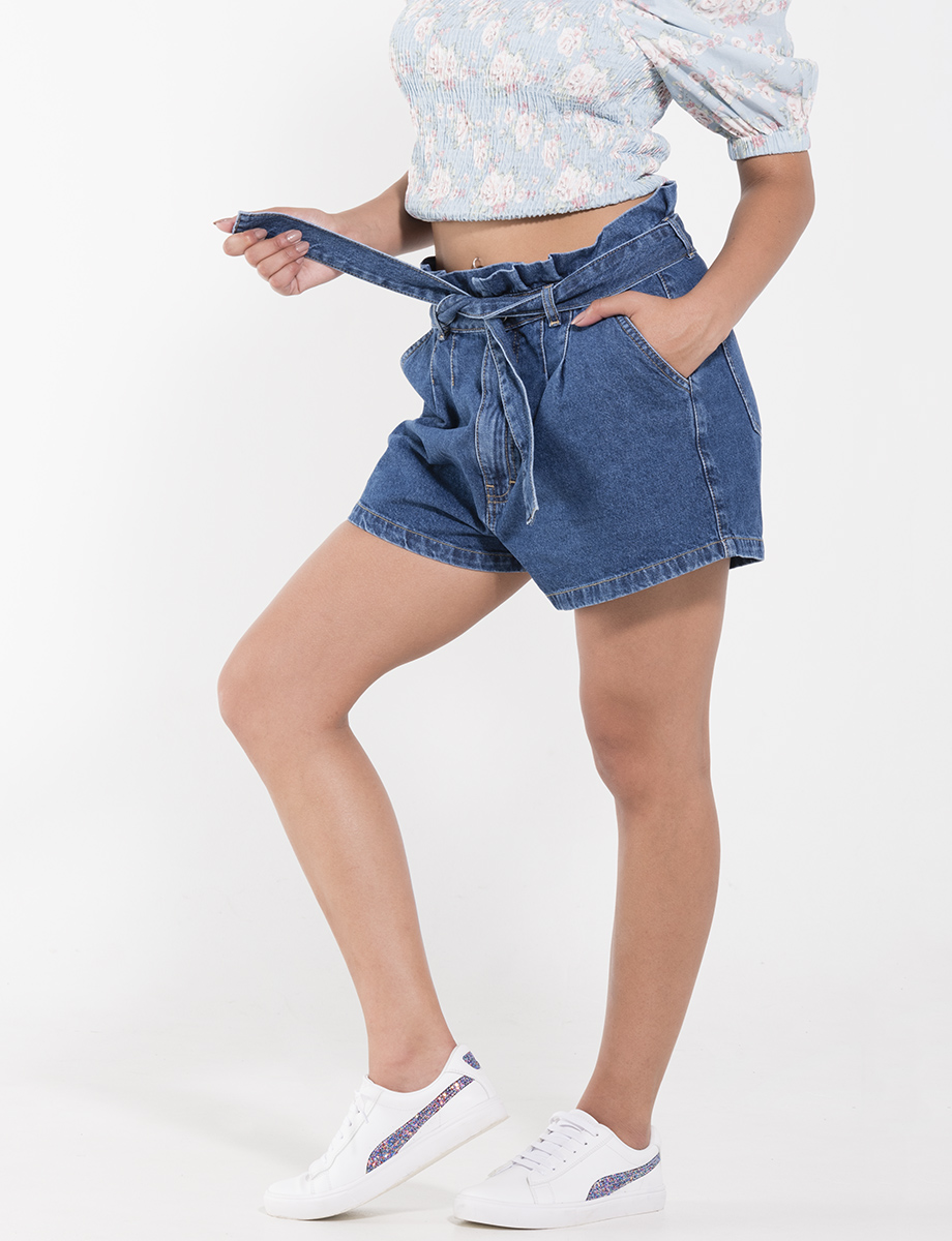 Short holgado con cinturón