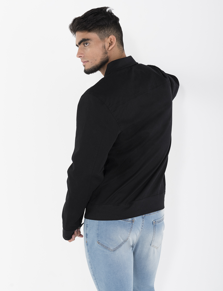 Chaqueta de gabardina negra