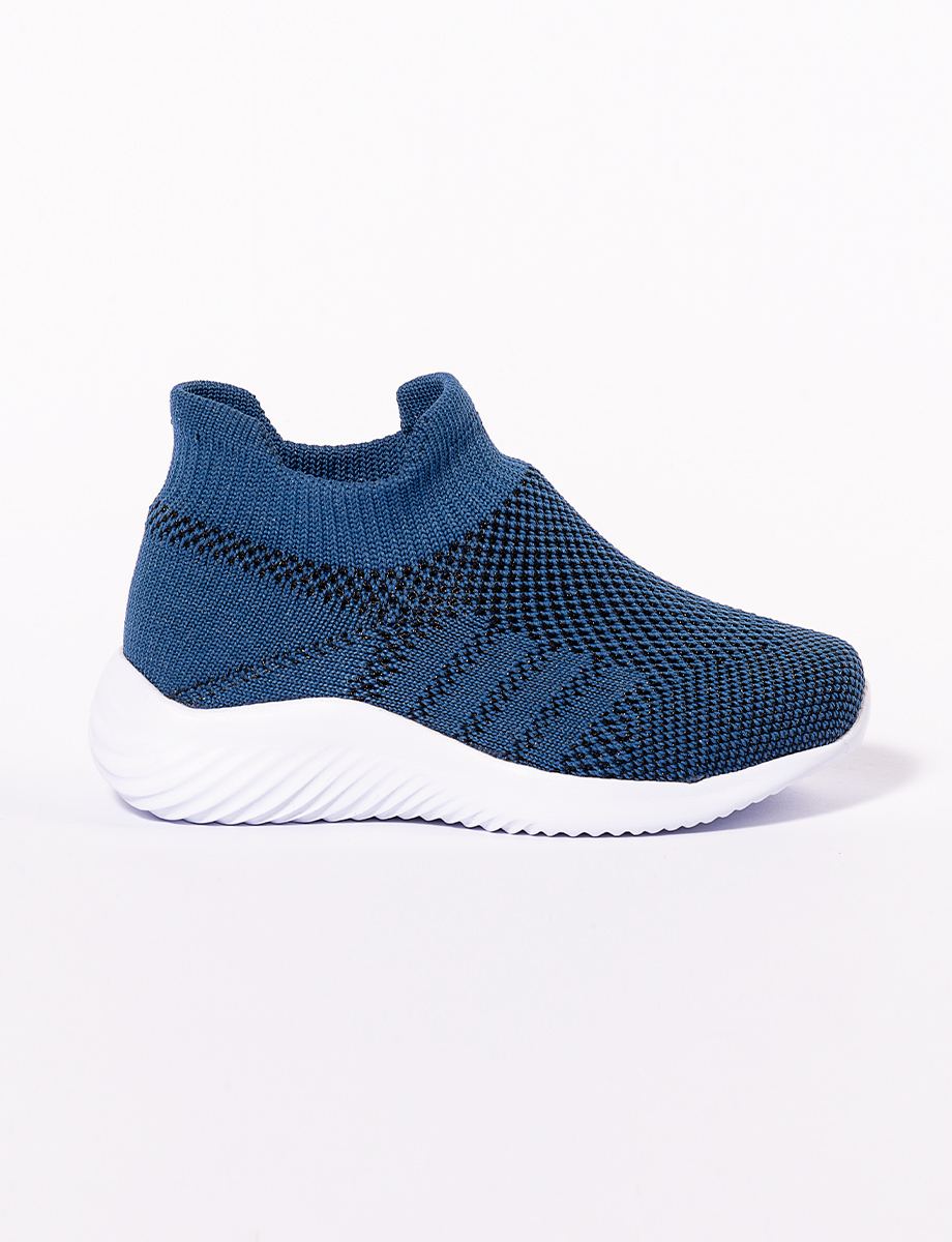 Sneaker azul sin cordones