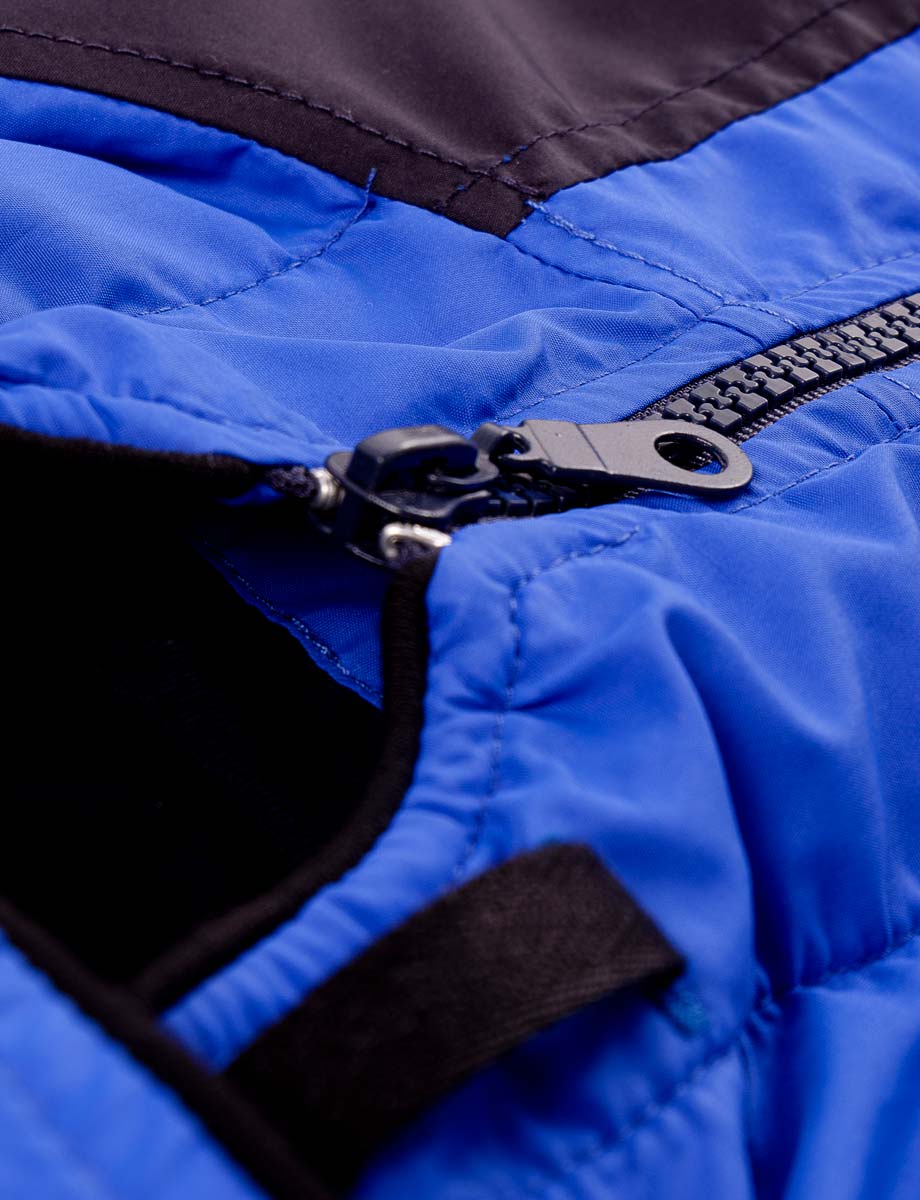 Chompa impermeable azul-negro