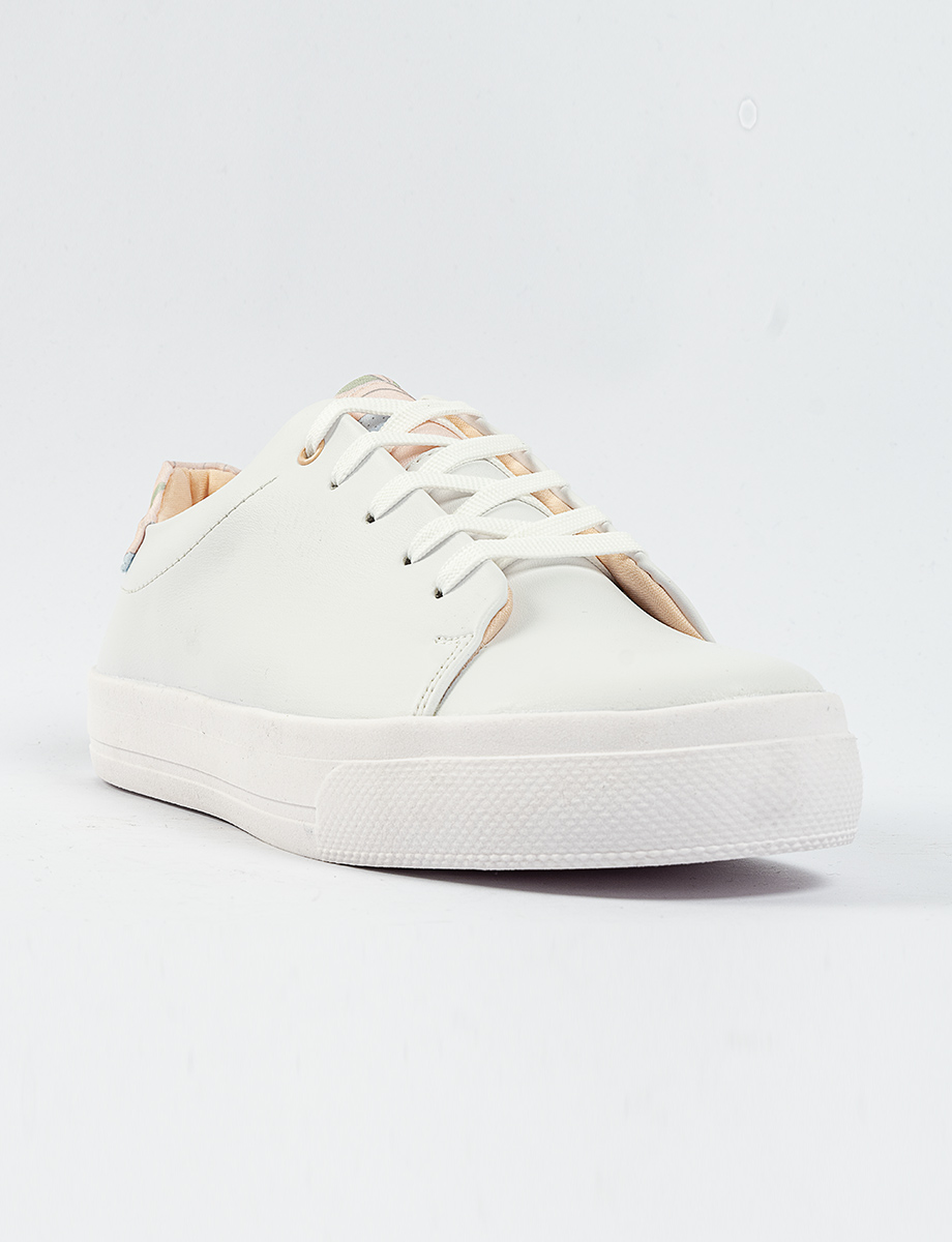 Sneaker llano con detalle hojas