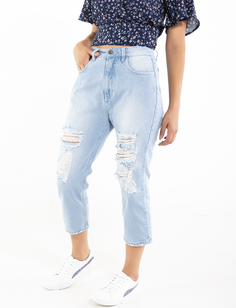 Jean capri con desgastes