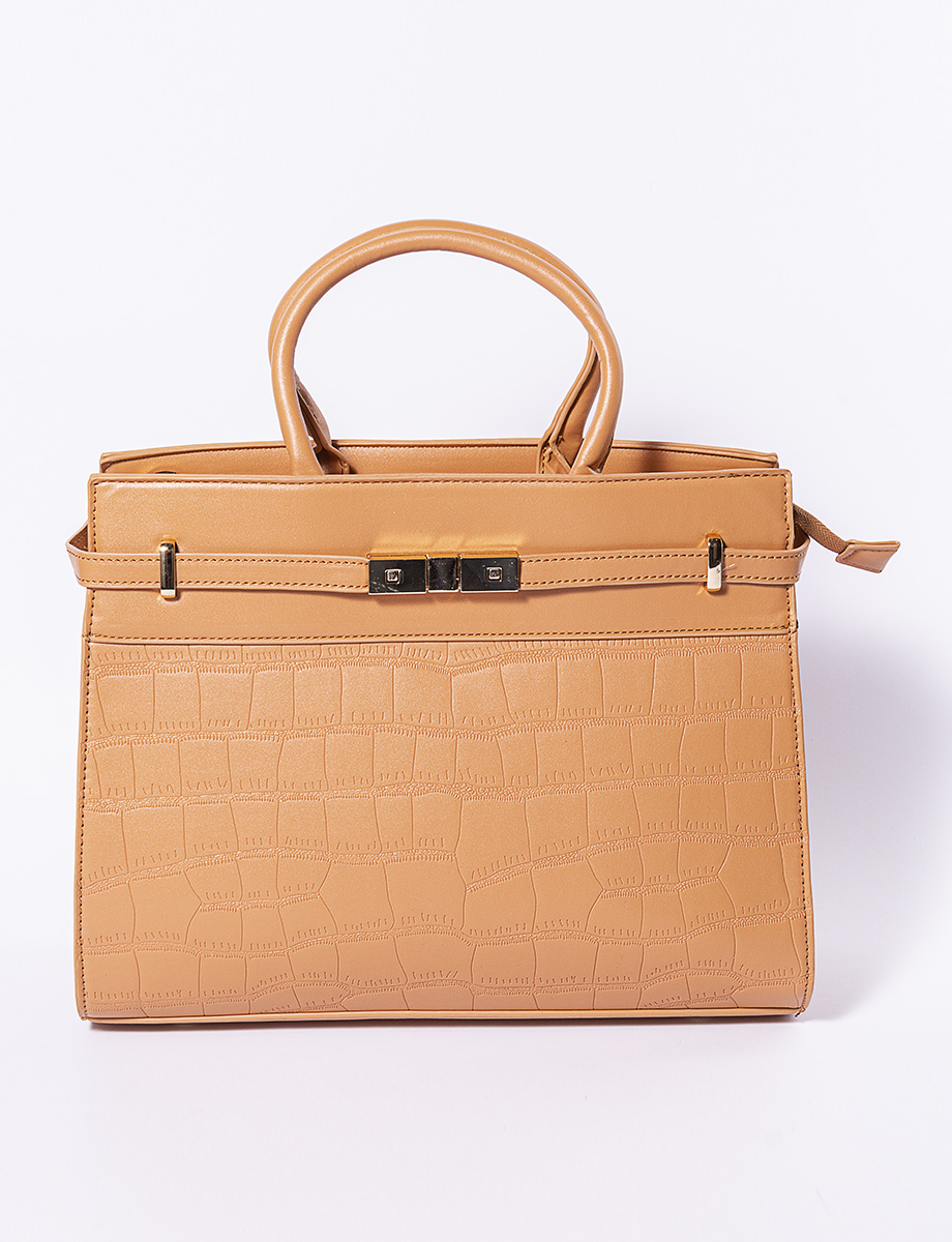 Cartera beige con apliques dorados