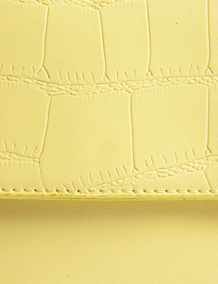 Cartera de mano amarilla