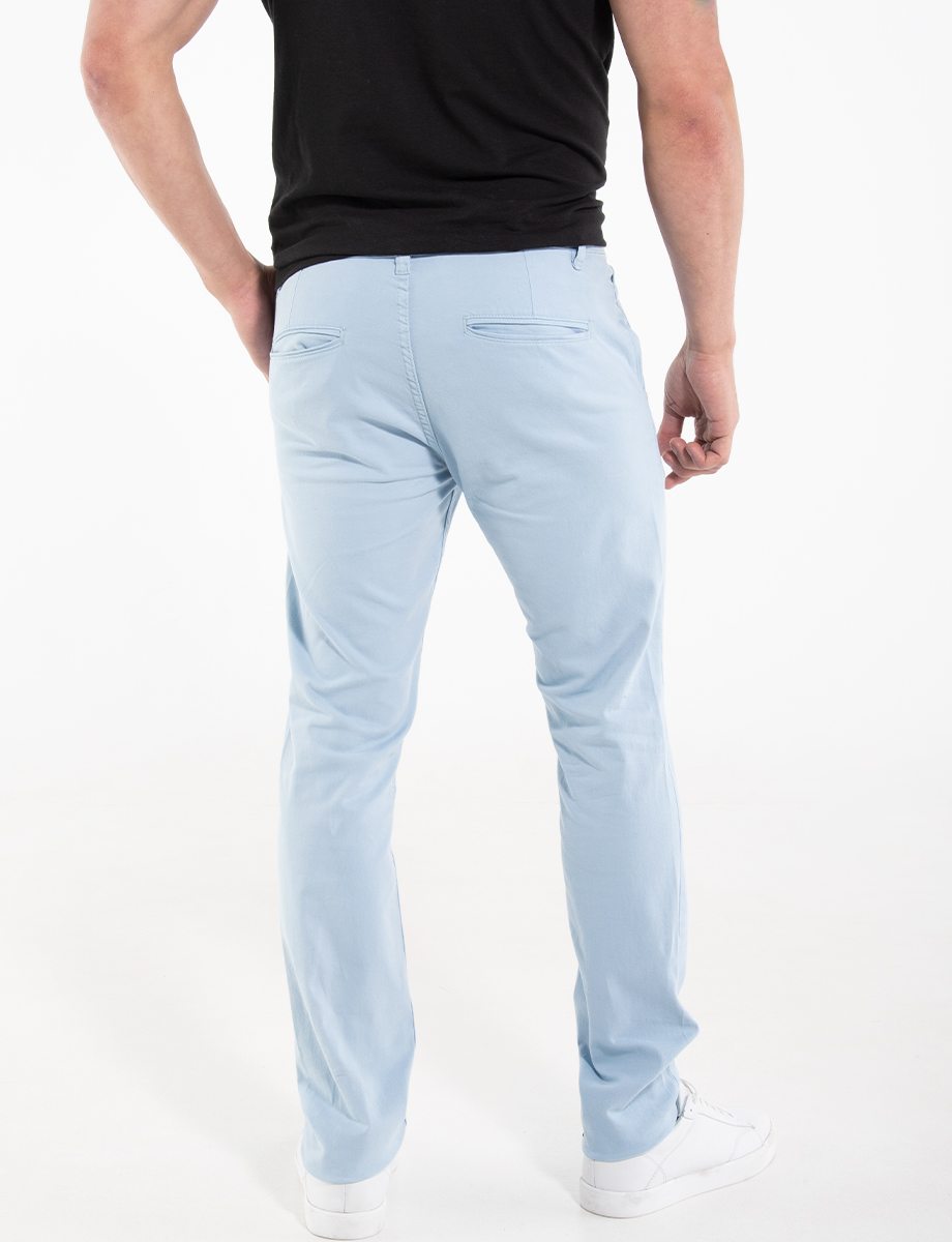 Pantalón chino celeste