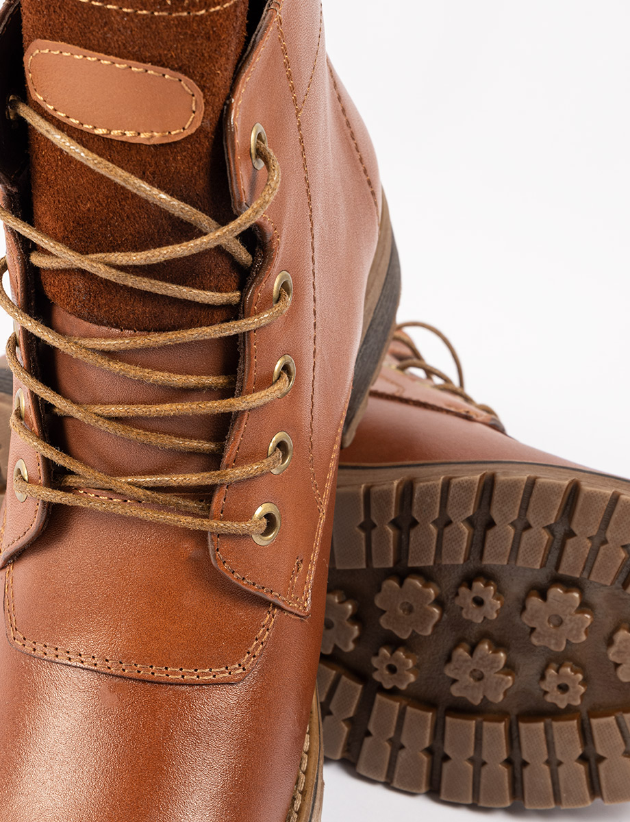Bota Urbana con cordones camel