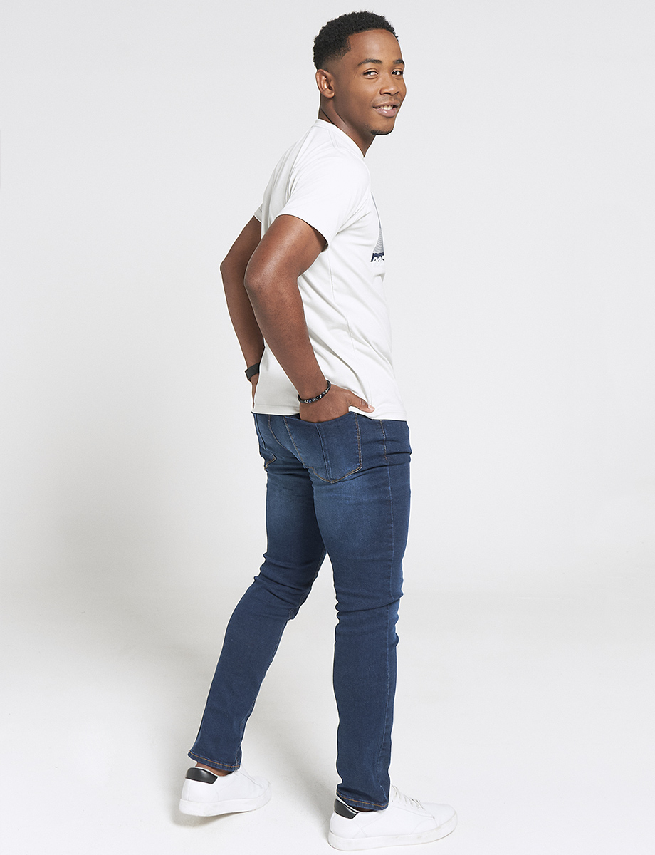 Jean azul medio con desgaste