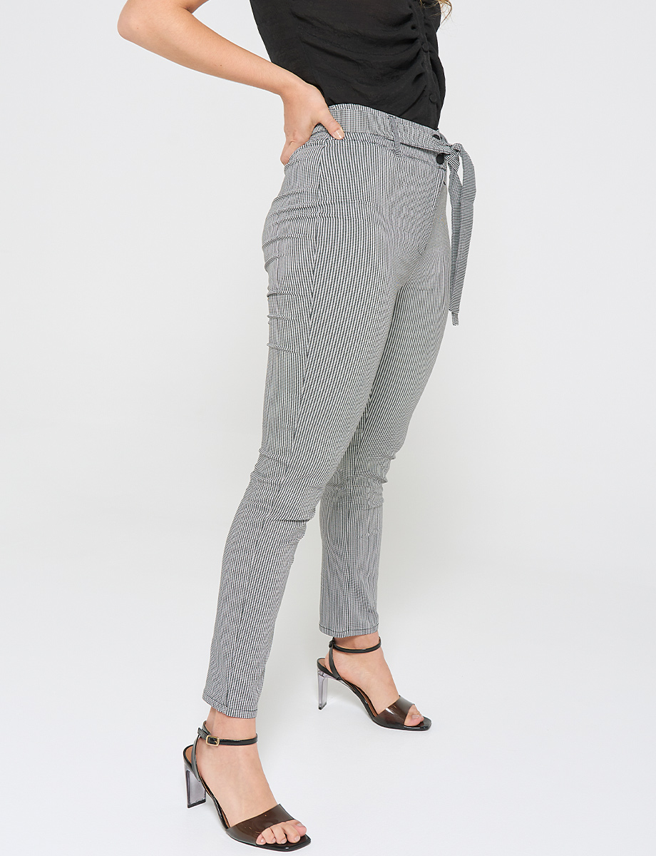 Pantalón clásico cuadros con cinturón