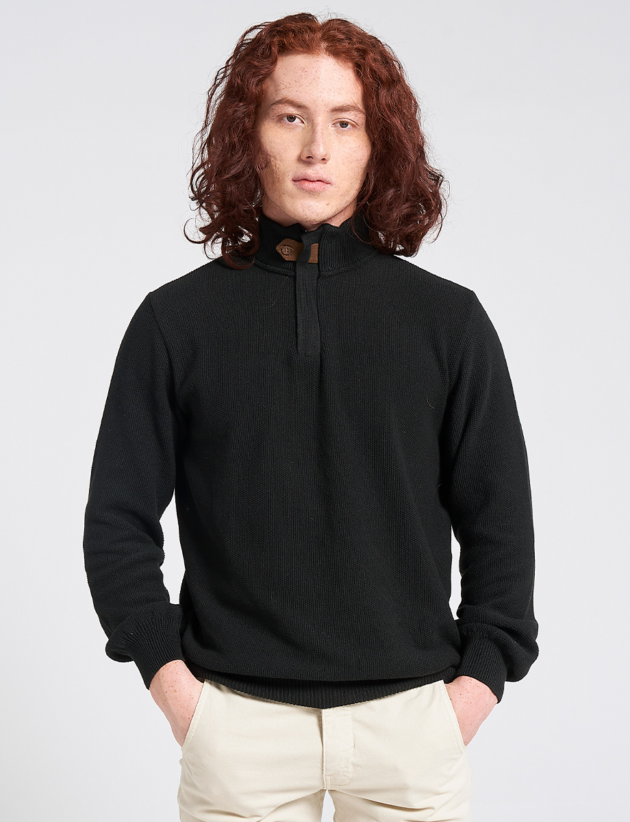 Sweater negro cuello alto
