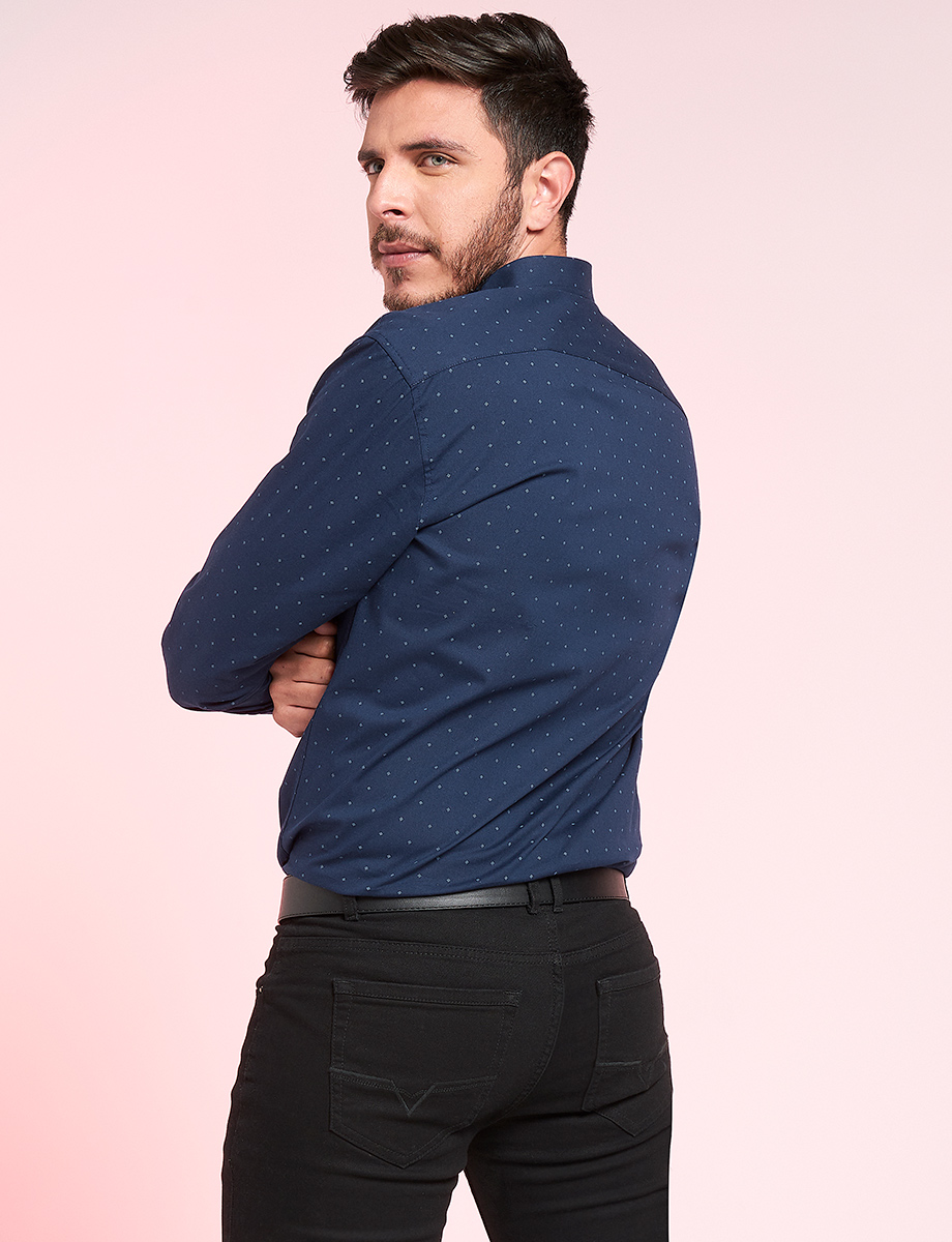 Camisa azul marino puntos