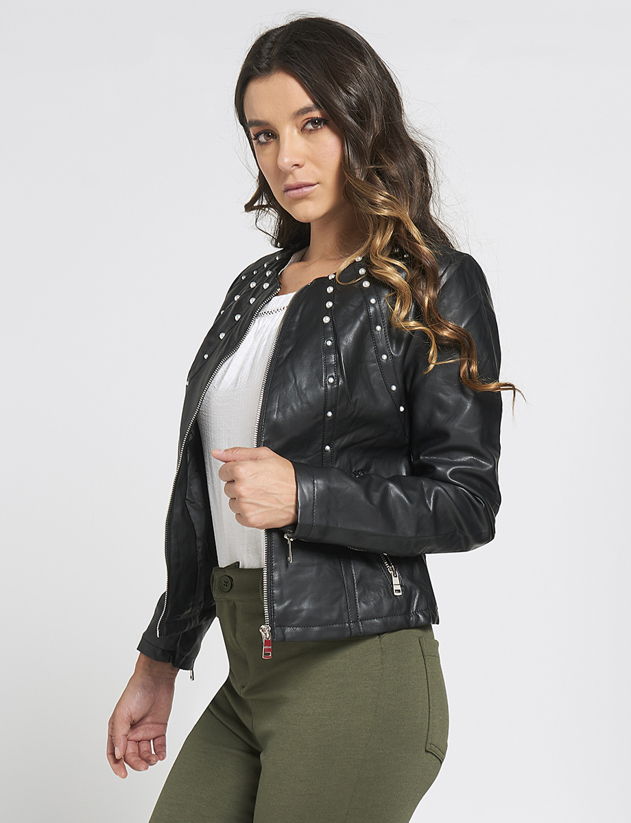 Chaqueta Cuerina con Perlas