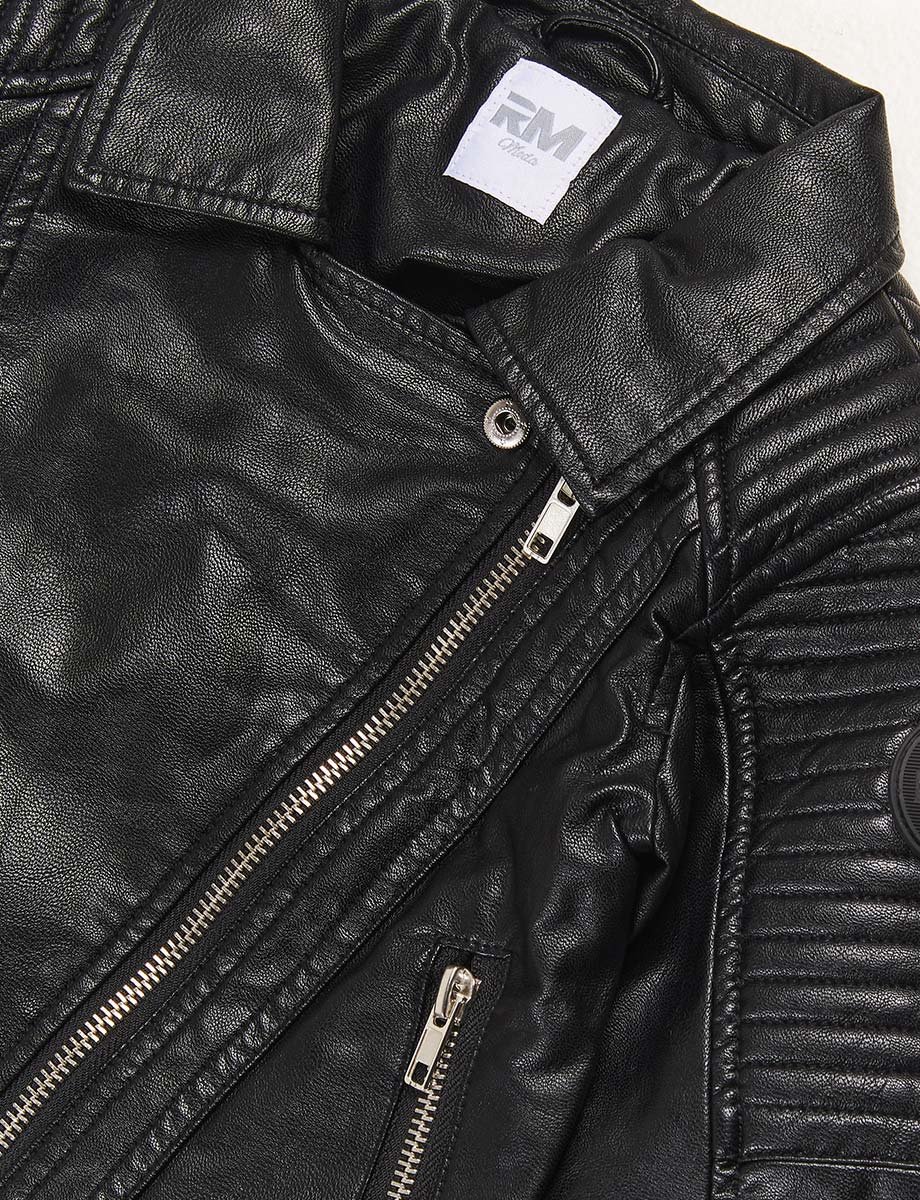 Chaqueta pre Cuerina Negra con Cremalleras
