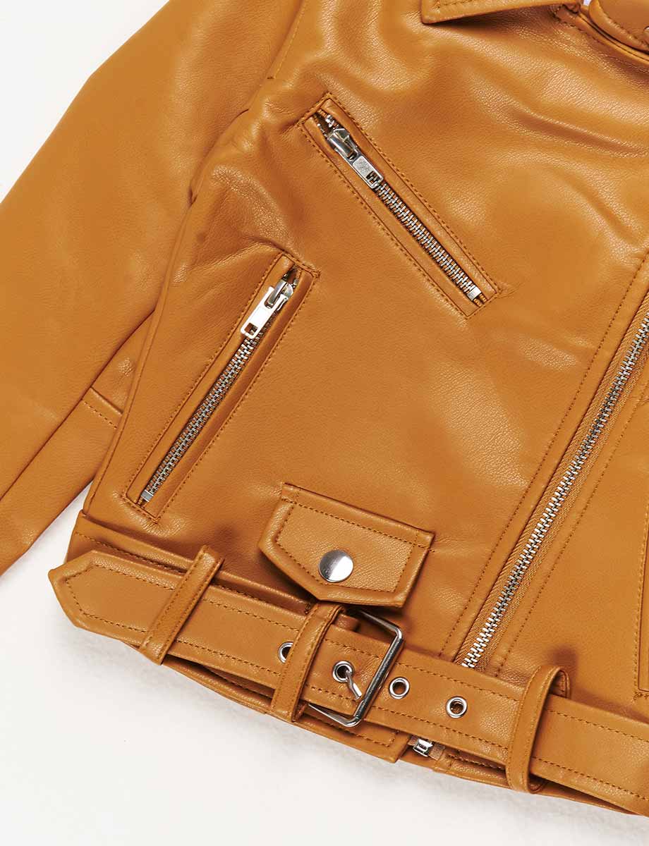 Chaqueta pre Cuerina Camel con Cierres y Cinturón