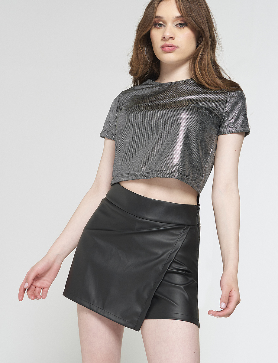 Short Falda de Cuerina Negro