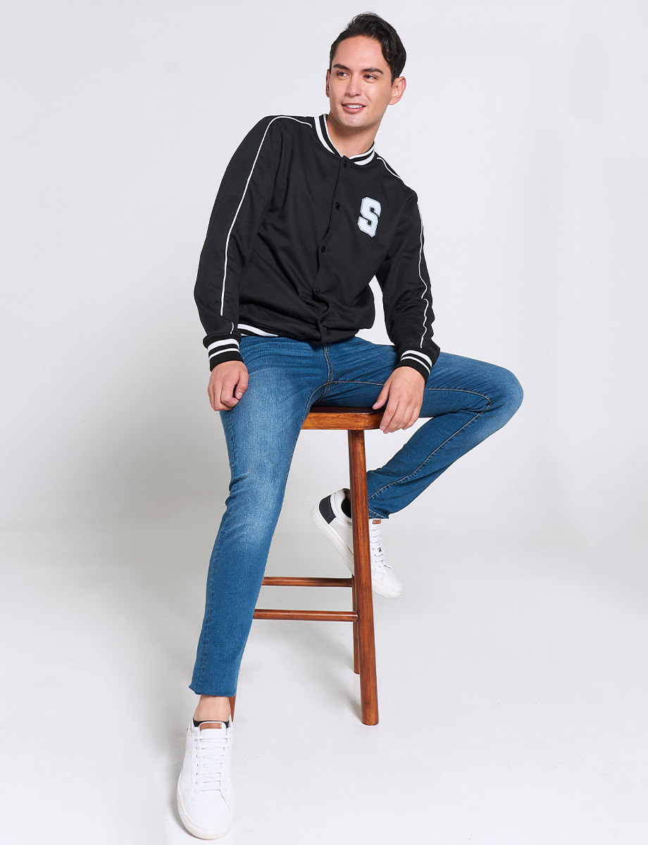 Chompa Fleece Negra con Filos Blancos