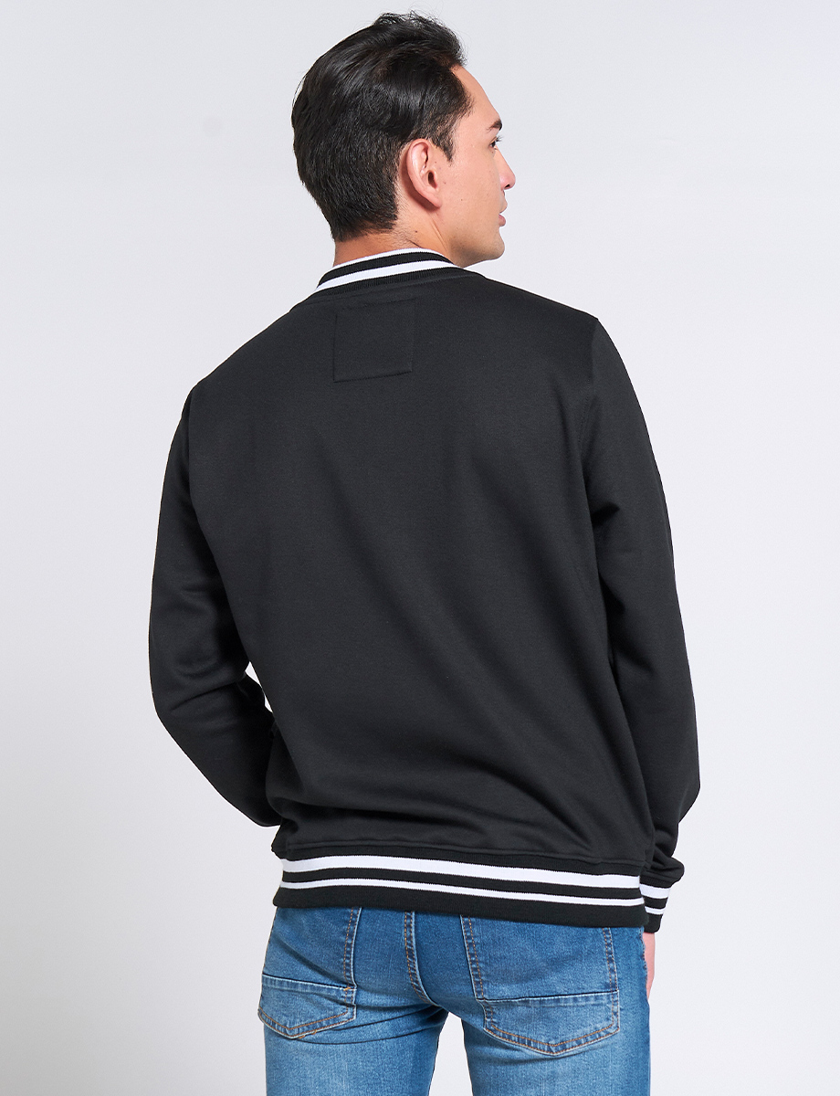 Chompa Fleece Negra con Filos Blancos