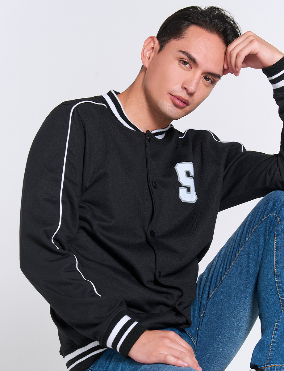 Chompa Fleece Negra con Filos Blancos