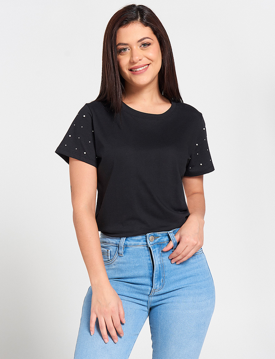 Camiseta Negra con Perlas en Mangas