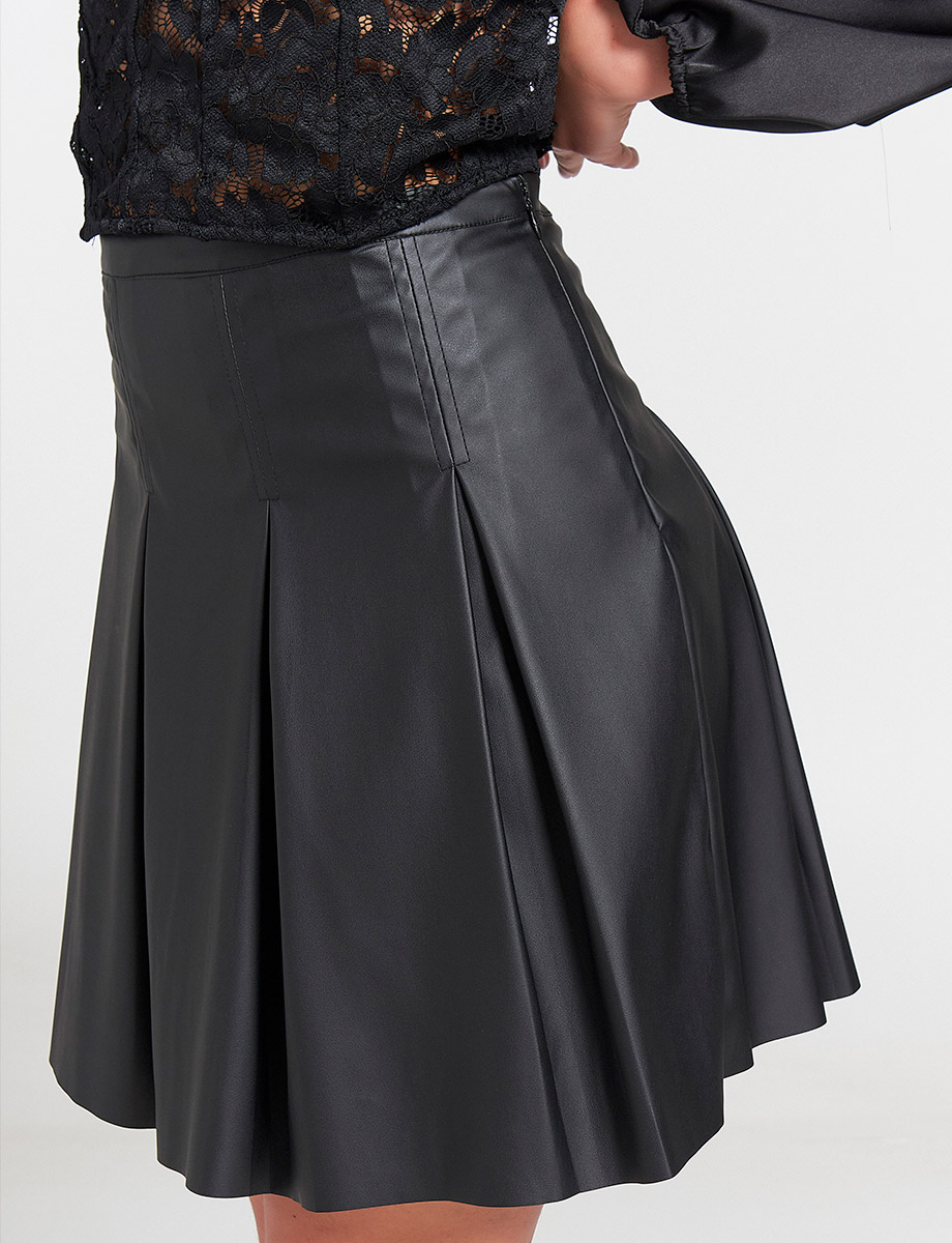 Falda con Tablones Cuerina Negra