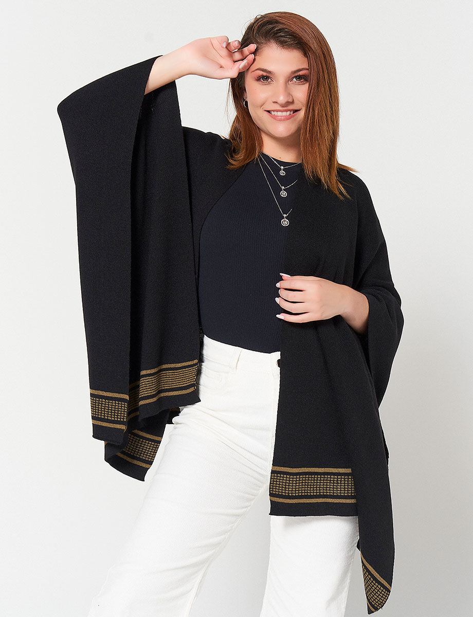 Poncho de mujer en negro