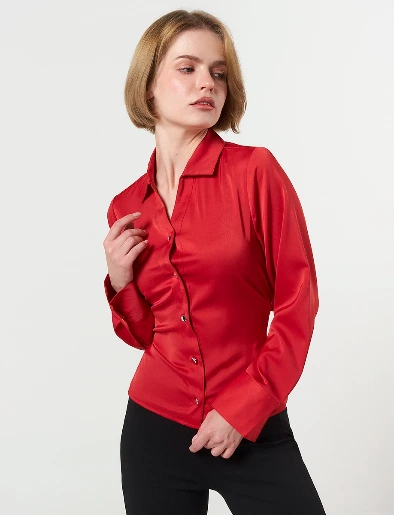 Blusa Roja Abierta