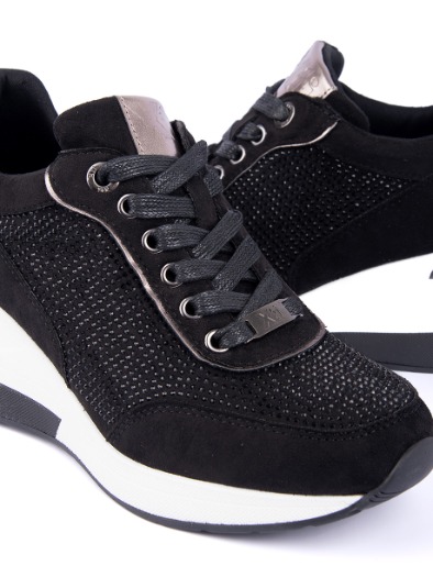 Sneaker Negro Cordones