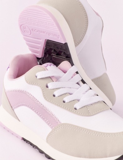 Sneaker es Blanco con Cordones