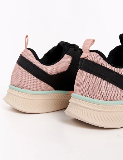 Sneaker con Cordones Negro