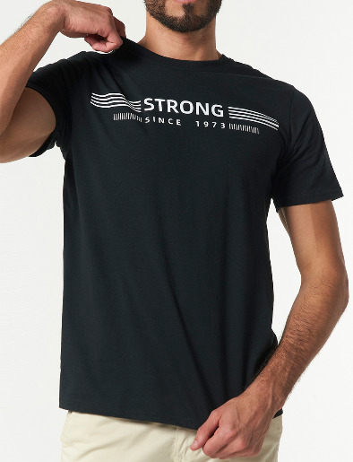 Camiseta Strong Negro