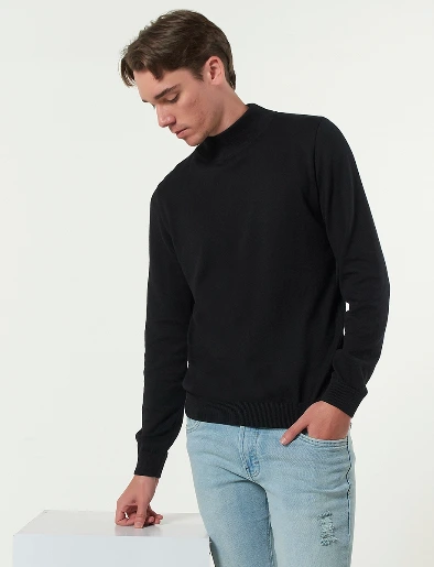 Sweater Cuello Medio Negro