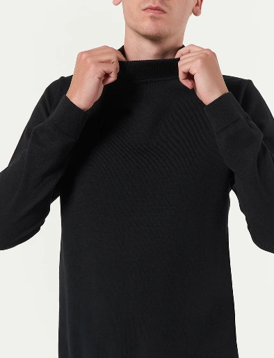 Sweater Cuello Medio Negro