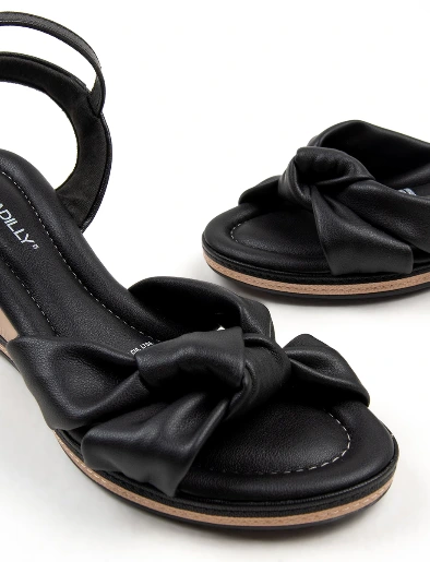 Sandalia Taco Magnolia Negro | Piccadilly