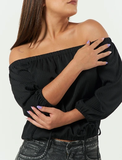 Blusa Offshoulder Negra