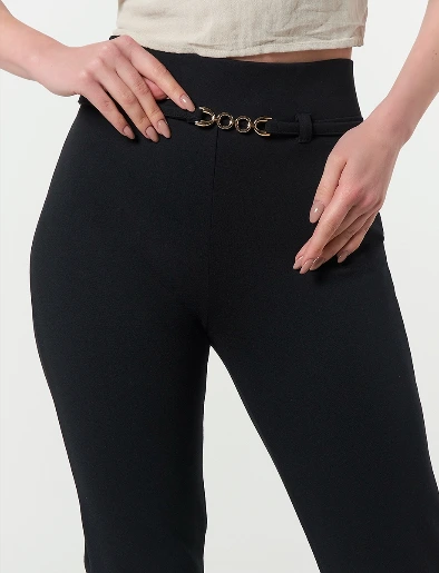 Legging Negro con Aplique Dorado