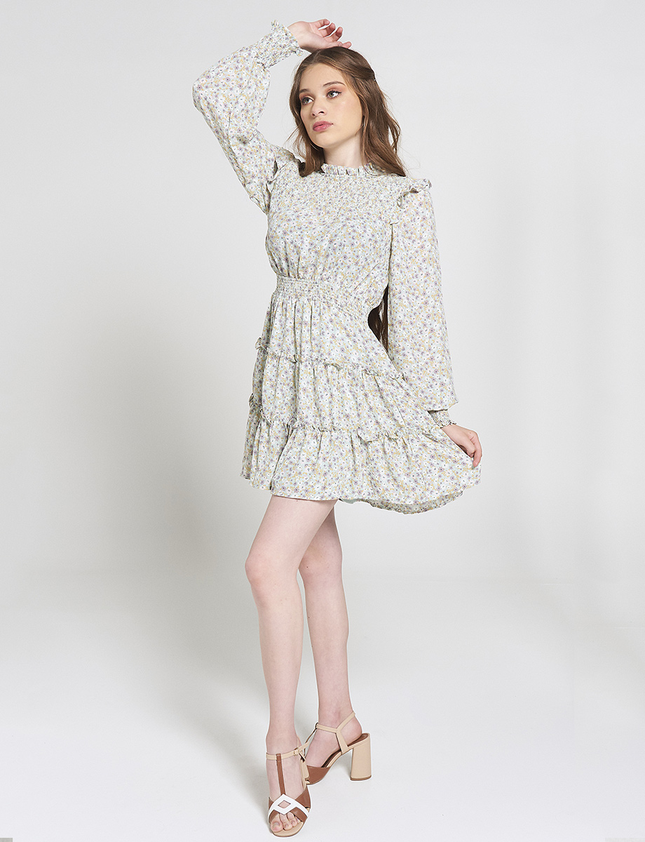 Vestido Corto con Nido de Abeja